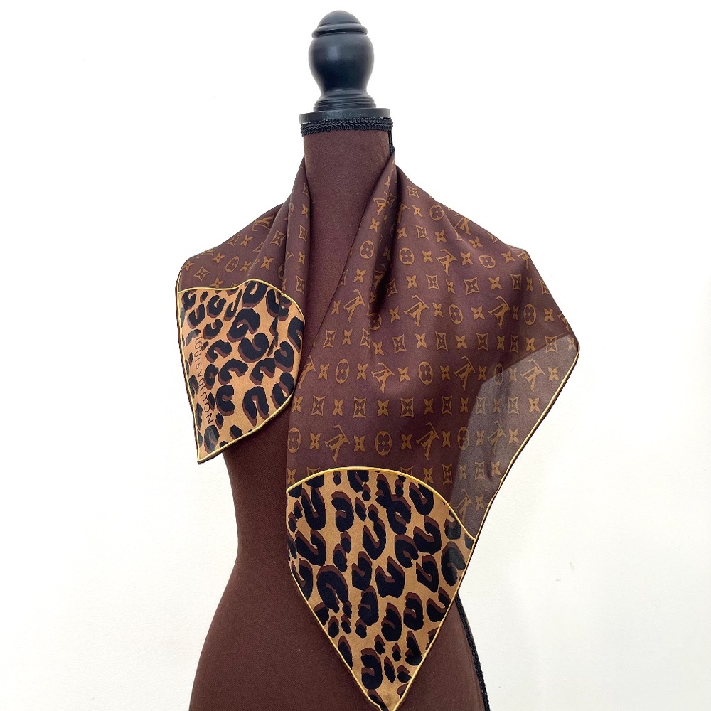New Louis Vuitton Scarf Leopard Print Monogram Flower Silk Wrap - Picture 4 of 16